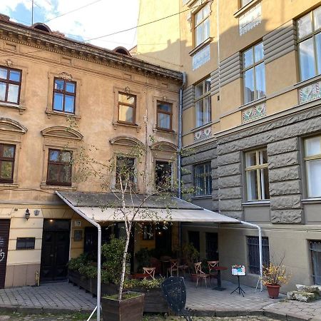 Багатомісні Апартаменти На Арсенальній Lviv Buitenkant foto