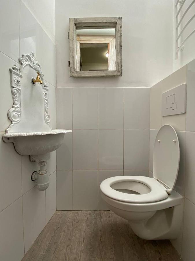 Багатомісні Апартаменти На Арсенальній Lviv Buitenkant foto