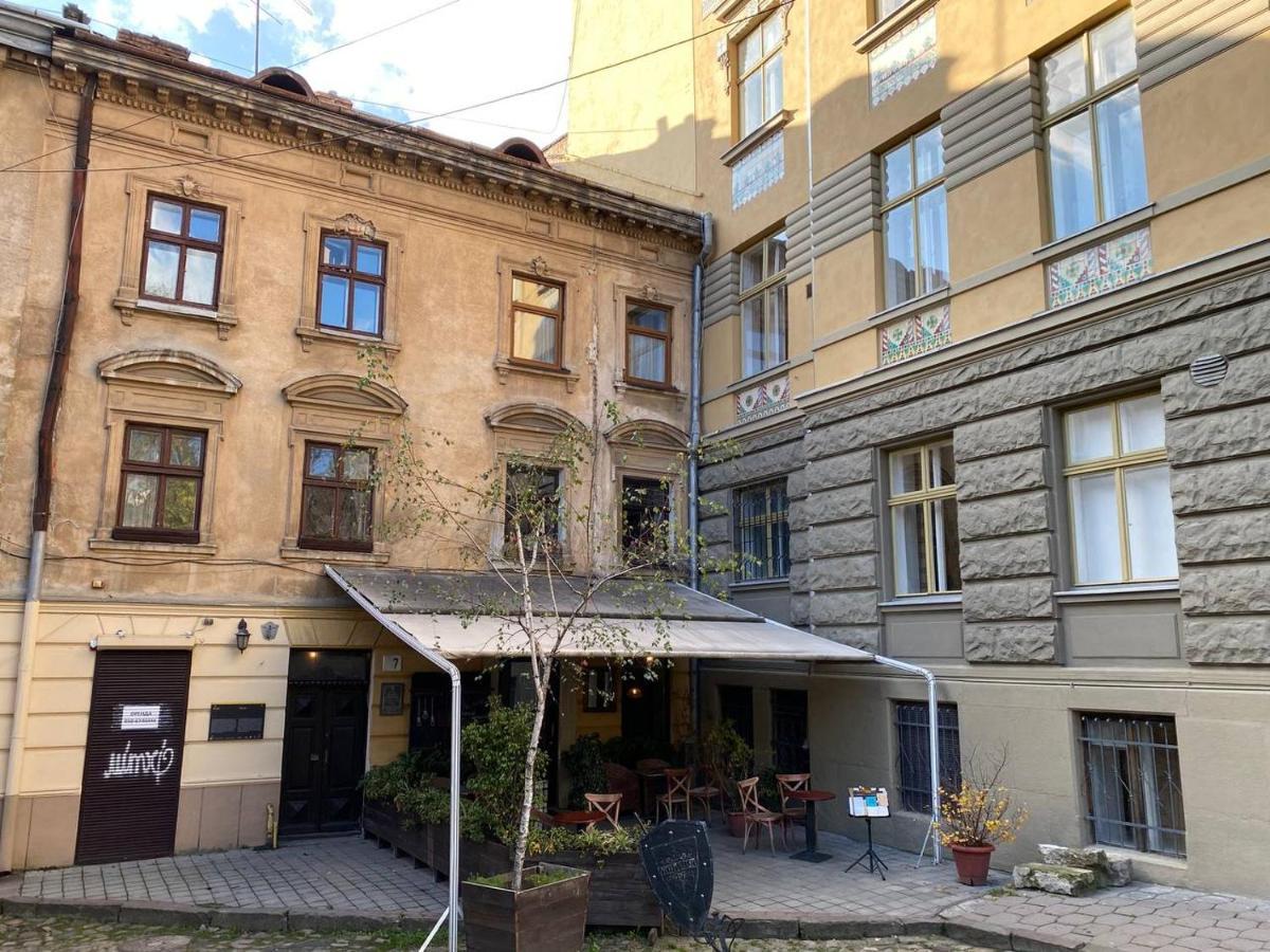 Багатомісні Апартаменти На Арсенальній Lviv Buitenkant foto